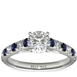 Blue Nile 0.65克拉圓形鉆石+密釘藍寶石與鉆石訂婚戒指