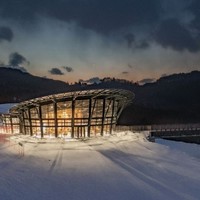 滑雪+温泉，享冰火两重天！通化万峰北辰五洲皇冠酒店 1-2晚滑雪温泉套餐