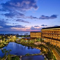 东太湖景区内，上海自驾1小时到！苏州湾华邑温泉度假酒店 高级房1晚套餐（含双早+双人温泉体验套餐）