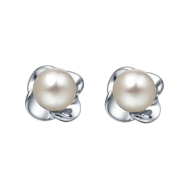 CHOW TAI FOOK 周大福 花瓣925银珍珠耳钉