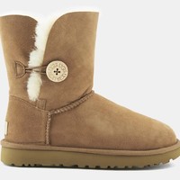 UGG Bailey Button II 女士羊皮靴 栗色