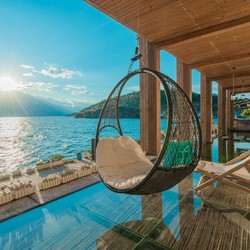 睡进洱海里!大理水色素食海景客栈 休闲/精致海景房2晚套餐(含2大1小早+上岛船票+零食大礼包等)