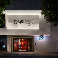 周末节假日不加价！纷寸funchill hotel(太古里339天府熊猫塔店) 星空房1晚套餐（含24小时管家服务+欢迎水果+法国特制红酒+洗衣烘干服务）