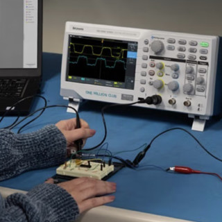 TEKTRONIX TBS1000系列 TBS1102X 数字存储示波器