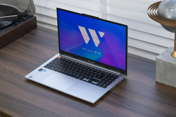 asus 华硕无畏15i 2023 15.6英寸轻薄性能本