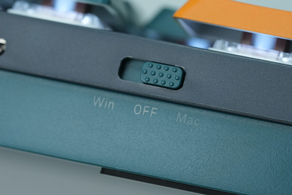 办公「新宠」，悦享轻薄，Mac的最佳搭档丨UGREEN 绿联 悦享 KU102 矮轴机械键盘