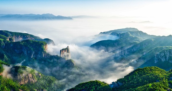 旅游尾单：周末不加价！看云雾缭绕神仙居，吃遍地美食糯叽叽！台州神仙居希尔顿逸林酒店 豪华亲子房1晚套餐（含双早+欢迎水果+下午茶+零食大礼包）