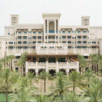 波斯湾畔的奢华阿拉伯宫殿，还可免费升房！迪拜卓美亚古堡酒店——皇宫 阿拉伯式豪华房1晚套餐（含双早+购物中心折扣券等）