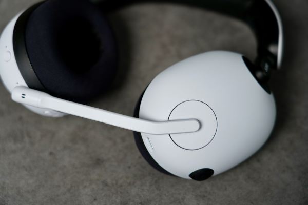 听声辨位精准,游戏身临其境|索尼 inzone h7 无线电竞游戏耳机