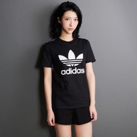 adidas ORIGINALS 三叶草TSHIRT 女款短袖T恤 DY0883