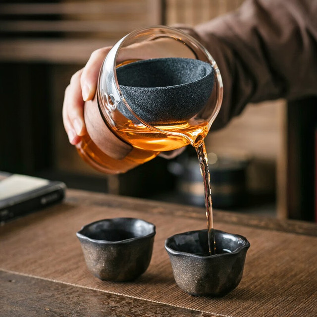 Le Bronte 茶水分离过滤器 玻璃旋转公杯+无孔过滤
