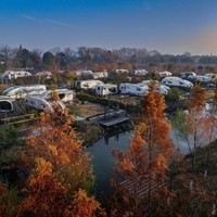 面朝钱江住特色房车，江浙沪亲子游优选！盐官芳草地房车营地 星空家庭房1晚（含2大1小早餐+盐官景区体验）