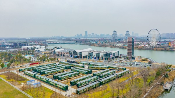 带娃怀旧！绿皮火车改造，扬州高性价比住宿！扬州东高铁站绿皮车酒店 软卧双床房1晚套餐（含双早+夜市双人烧烤）