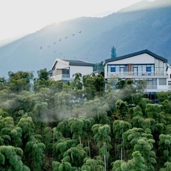 住进爽酷高山草原！伸手“够”云海！安吉云上草原度假村·半山隐竹酒店1晚隐竹主题房含双早+下午茶