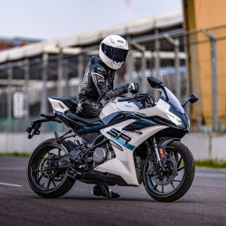 cfmoto 春风动力 春风 250sr 双摇臂 2023款 摩托车 cfmoto 运动跑车