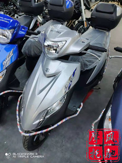 国四 铃木suzuki UU125T-2 优友UU125i 电喷踏板车 uu125 摩托车