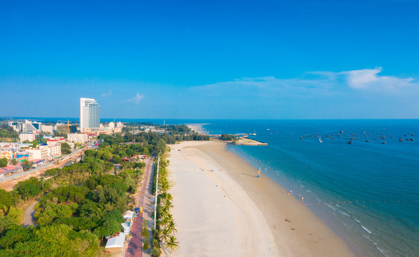 风景不输亚龙湾，价格只要一半，冲啊！广西北海香格里拉大酒店 高级海景双床房1晚套餐（含双早+漂浮双人下午茶+丰富家庭体验活动）