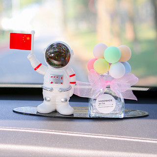 汽车太空人摆件太阳能摇摆车载车上创意宇航员车内中控台装饰用品