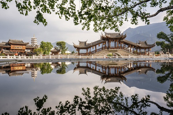 不到千元一泊二食，住比故宫还大的国宾馆！福州鲤鱼洲酒店 高级房1晚套餐（含双早+双人餐等）