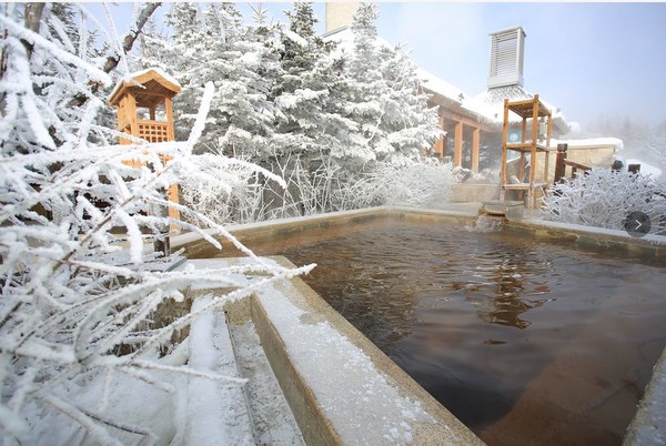 一篇说透，这里真的不止滑雪！美团酒店一千零一夜直播！长白山万达国际度假区专场活动