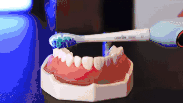 天天刷牙天天伤，这牙到底怎么才能刷干净？