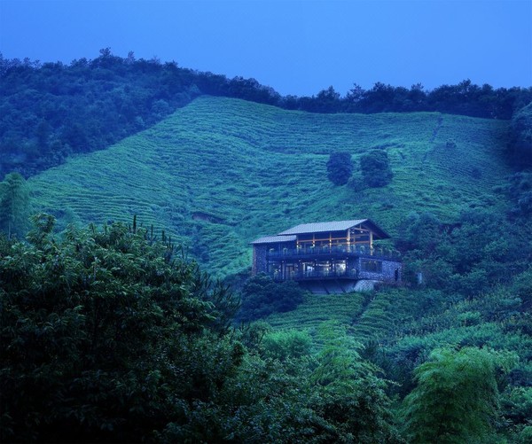 4.7折住进空中花园！独占六座山头+私人水库！莫干山郡安里度假酒店 空中花园大床套房1晚套餐（含双早+郡安里优惠活动套票等）