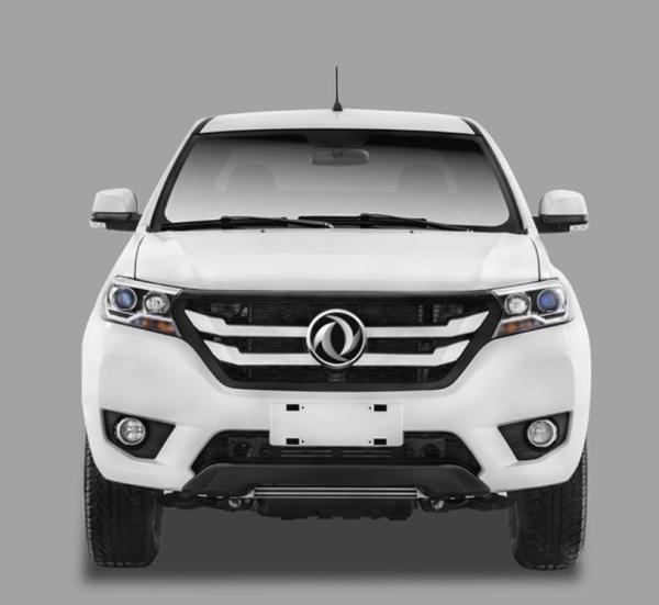 东风御风p16定位于工具型皮卡,外观造型粗犷硬朗,车头则相对圆润.