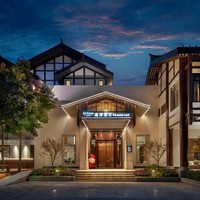 凯悦旗下，新中式的温泉酒店！都江堰青城山逸扉温泉度假酒店 阳光私汤大床房1晚套餐（含双早+动车站免费接送+汤池畅泡等）