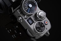 Nikon 尼康 Z fc KIT Z DX 16-50 毫米 1:3.5-6.3 VR Silver Edition (20.9 MP OLED 取景器