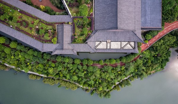 周末不加价且有效期到6月底！推窗即是西峰夕照！桂林大公馆酒店 园景房2晚连住套餐（含双早+2大1小自助晚餐）