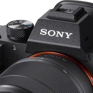 索尼（SONY）a7 III ILCE7M3/B全画幅无反光镜可换镜头相机带3英寸LCD仅机身 红色 9