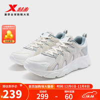 XTEP特步跑鞋女轻便运动鞋冬季保暖耐磨休闲鞋子977418110076 帆白/白沙灰/特鲁灰 38