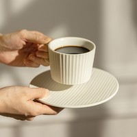 摩登主妇复古咖啡杯高颜值咖啡杯子家用陶瓷竖纹挂耳咖啡杯碟 白竖纹咖啡杯碟