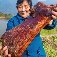 四川烟熏腊肉咸肉土猪肉松柏枝烟熏腊肉散养猪带皮五花