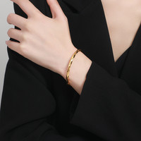 周大生 黄金手镯莫比乌斯环镯子3D硬金素圈手饰结婚三金礼新年