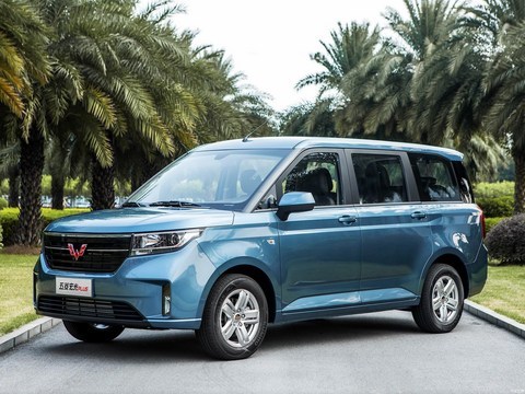 五菱汽车整车>文章详情>外观设计:五菱宏光plus的外观设计简洁大方