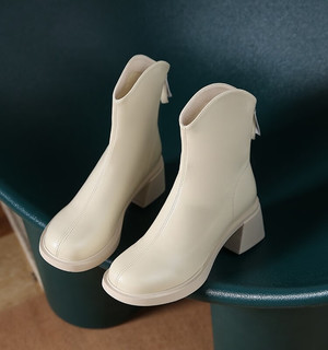 森馬（Senma）法式粗跟瘦瘦靴女真皮高跟短靴冬气质小码防水台方头马丁靴 米白色A96 37