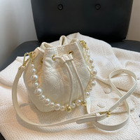 伊梵络 小众设计小包包女夏2022年时尚珍珠手提斜挎包百搭质感水桶包 白色