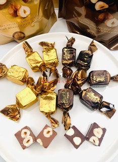 Lindt 瑞士莲 榛子夹心黑巧牛奶巧克力