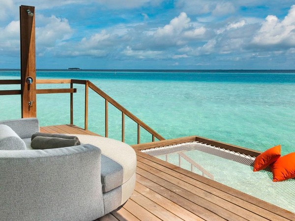 新六星島開業嘗鮮，潮流奢華，浮潛優秀！馬爾代夫 SO/ 酒店(SO/ Maldives) 礁湖水上泳池別墅4晚套餐