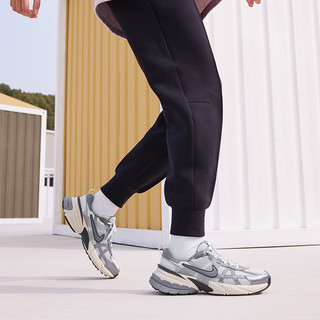 NIKE 耐克 V2k Run 女子跑鞋 FD0736-003 白金色/金属灰/狼灰/冷灰/浅骨色/煤黑 35.5