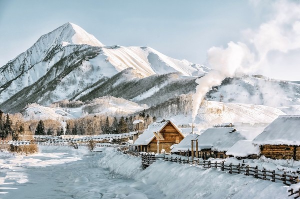 国内雪景天花板，不输瑞士和北海道，还有机会看极光！新疆8天7晚纯玩2-6人跟团游（含7晚住宿+全程用车+景区门票等）