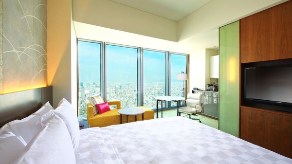 位于大阪第一高楼，景观一绝！日本大阪万豪酒店 普通楼层高级大床房1晚套餐（含双人展望台门票）