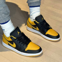 NIKE 耐克 篮球鞋男鞋2024春季Air Jordan 1 AJ1低帮板鞋运动鞋休闲鞋 553558-072黑黄 40