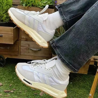 阿迪达斯（adidas）三叶草男鞋女鞋 春夏款运动鞋时尚潮流boost复古休闲鞋 白-浅灰/boost中底/轻便舒适 42.5