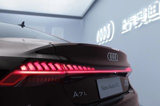 上汽奥迪 A7L  24款 45 TFSI quattro RS套件竞速版