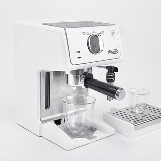 Delonghi咖啡机 趣享系列半自动咖啡机 意式浓缩家用泵压式 可调节奶泡 ECP35.31.W