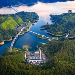 含一日四餐+丰富体验，绝对的超值款！浙江千岛湖祺悦度假村 景观复式套房1晚套餐（含2大2小早中晚三餐+下午茶+度假村内活动等）