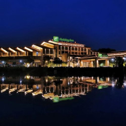 【省457元】就在武夷山脚下，周末不加价含snp！武夷山水庄假日酒店 复式单卧套房 2晚连住（含双早）多少钱-什么值得买