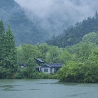 大部分周末不加价！独享整片山水，乘船入住！杭州富春方外酒店 沐风套房1-2晚套餐（含双早+旅拍+踏春能量包+林间汤池等）